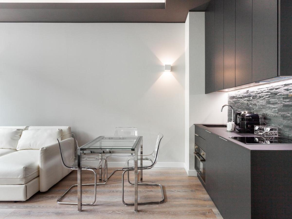 Easyhomes-City Centre Suites Milaan Buitenkant foto