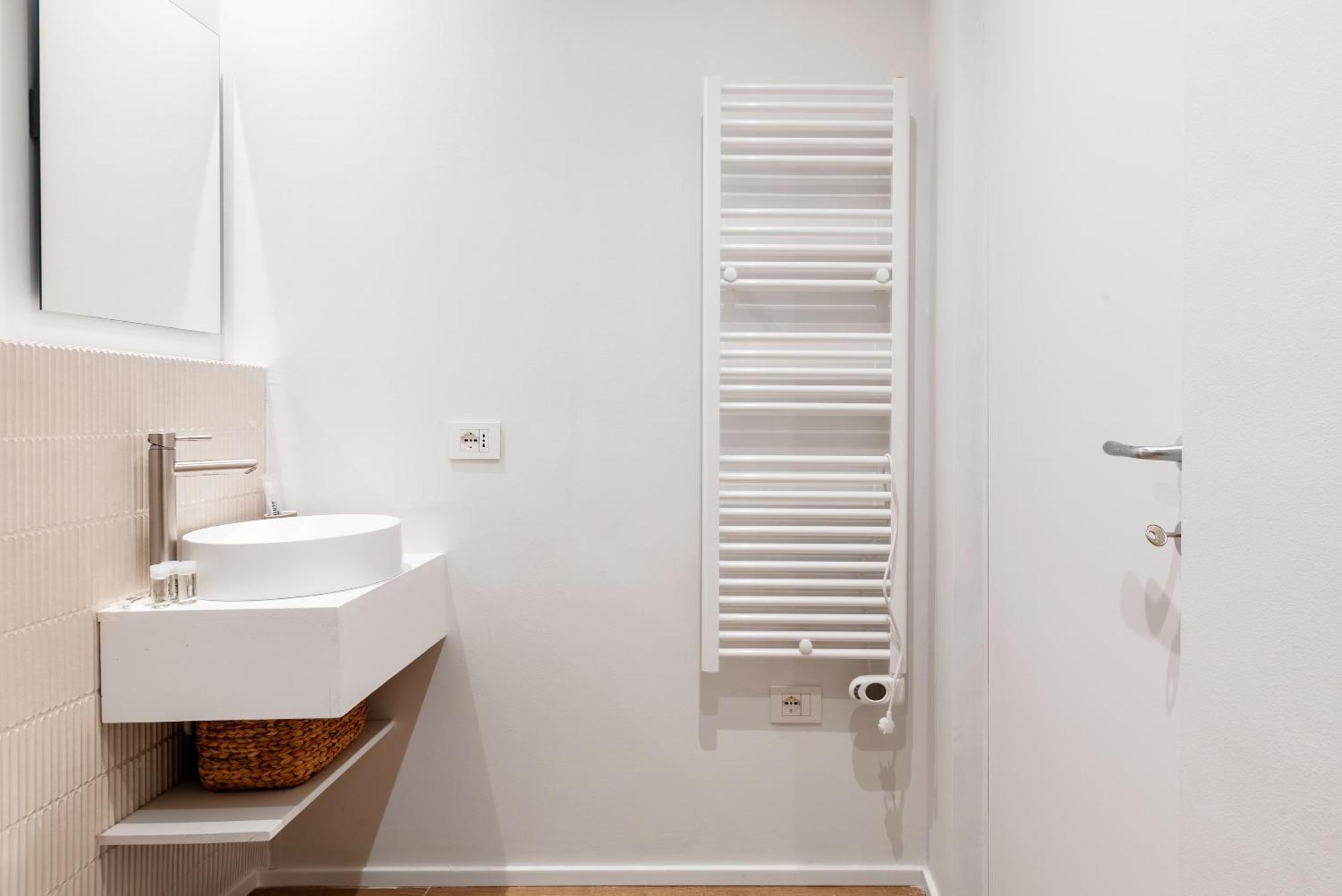 Easyhomes-City Centre Suites Milaan Buitenkant foto