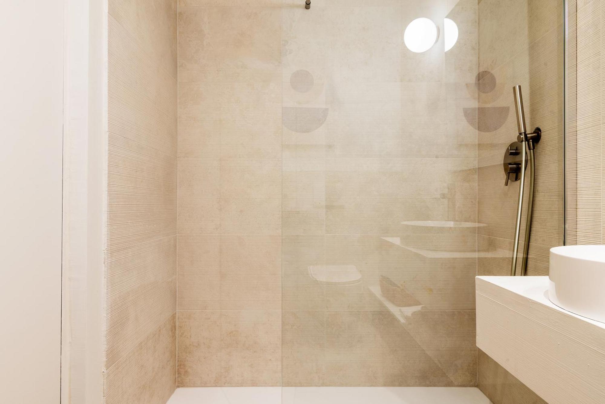Easyhomes-City Centre Suites Milaan Buitenkant foto